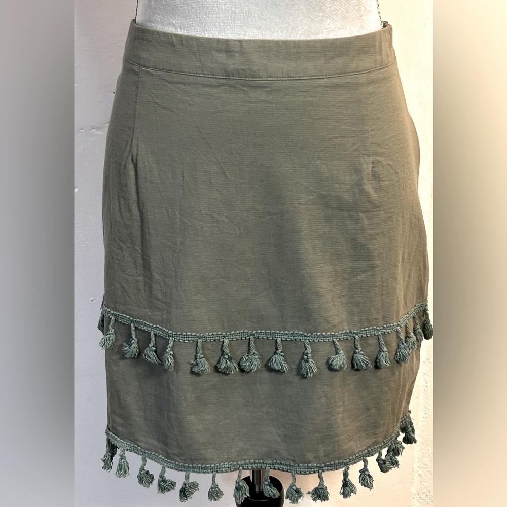 #0148 Amaryllis Olive Green Mini w/ Boho Tassel Accents-L